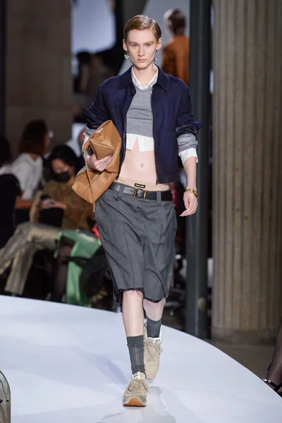 Look 28